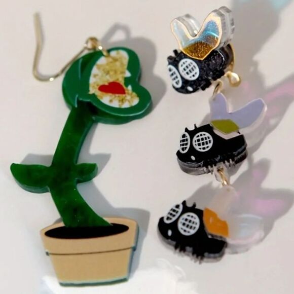 14k VENUS FLY TRAP & FLY whimsical kawaii novelty earrings - Picture 3 of 6